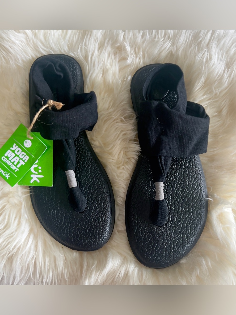 NWT Sanük Black Yoga Mat Sandals. Size 8